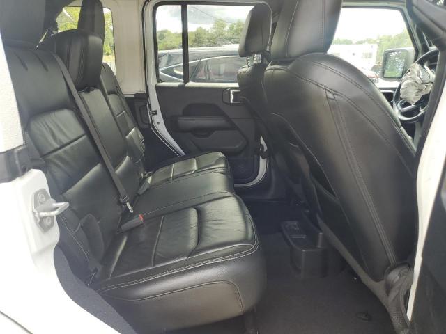 Jeep Wrangler Sahara Image 10