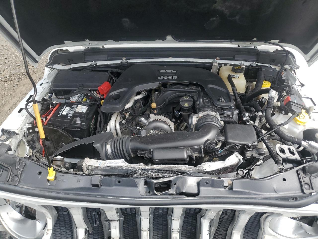 Jeep Wrangler Sahara Image 12