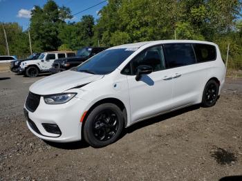  Salvage Chrysler Pacifica