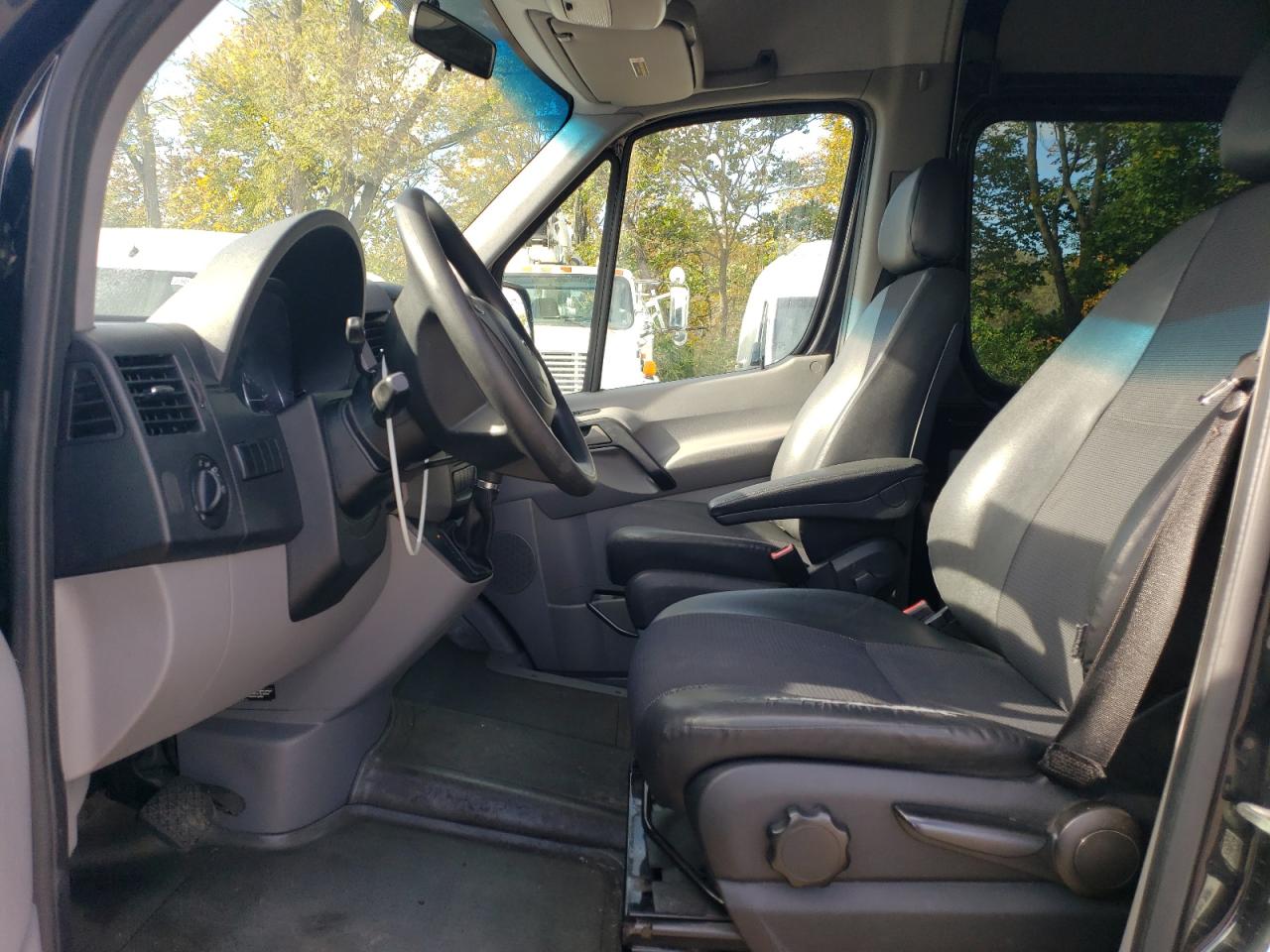 Mercedes-Benz Sprinter 2500 Image 13