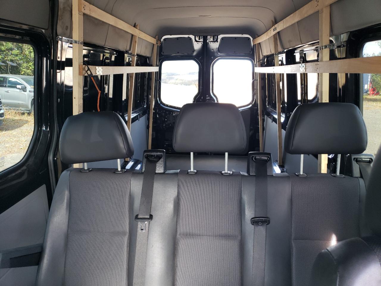 Mercedes-Benz Sprinter 2500 Image 9