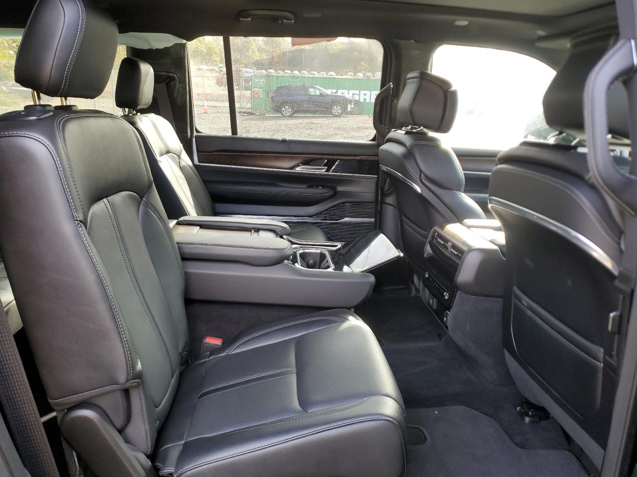 Jeep Grand Wagoneer L Series I Image 12