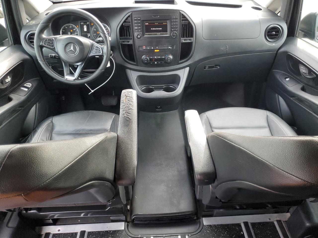 Mercedes-Benz Metris Image 13