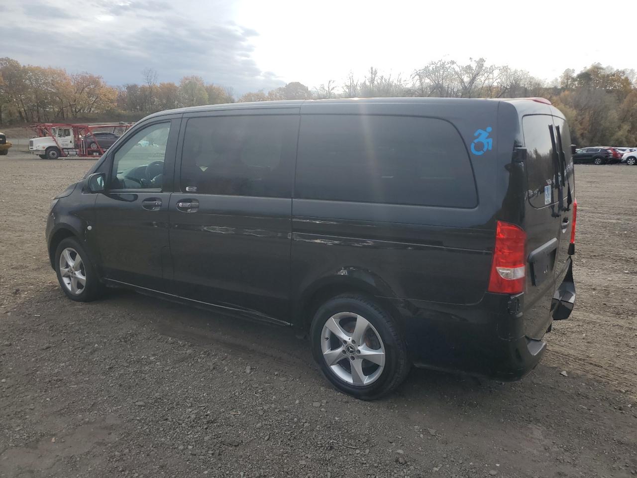 Mercedes-Benz Metris Image 2