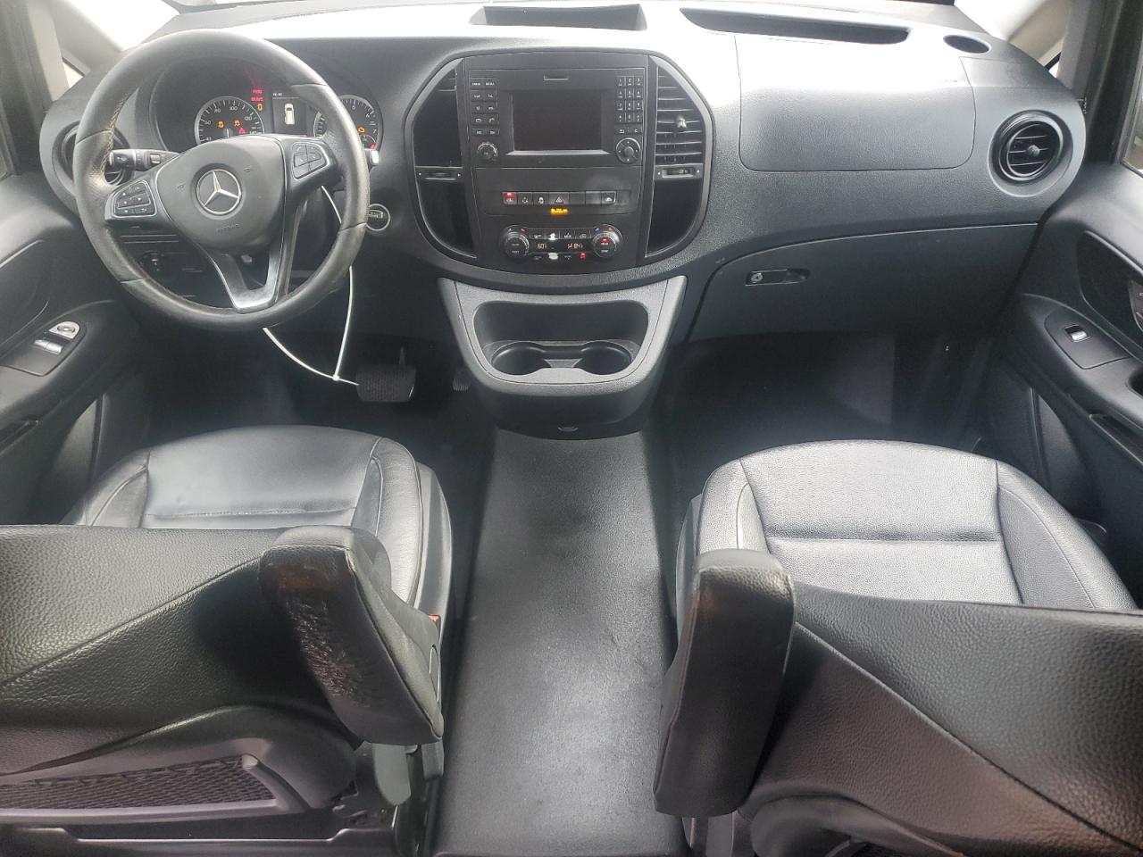 Mercedes-Benz Metris Image 13