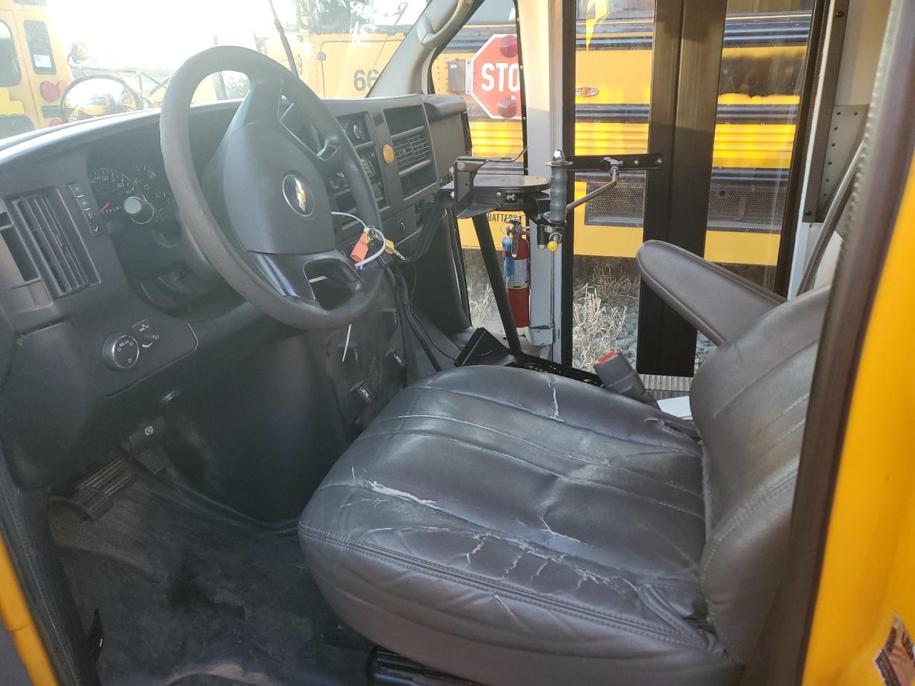 Chevrolet Express Image 2