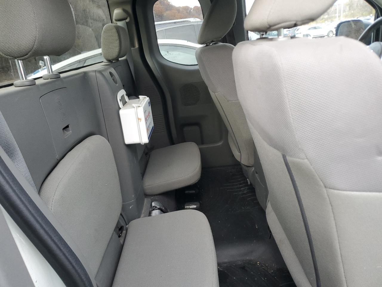 Nissan Frontier S Image 12