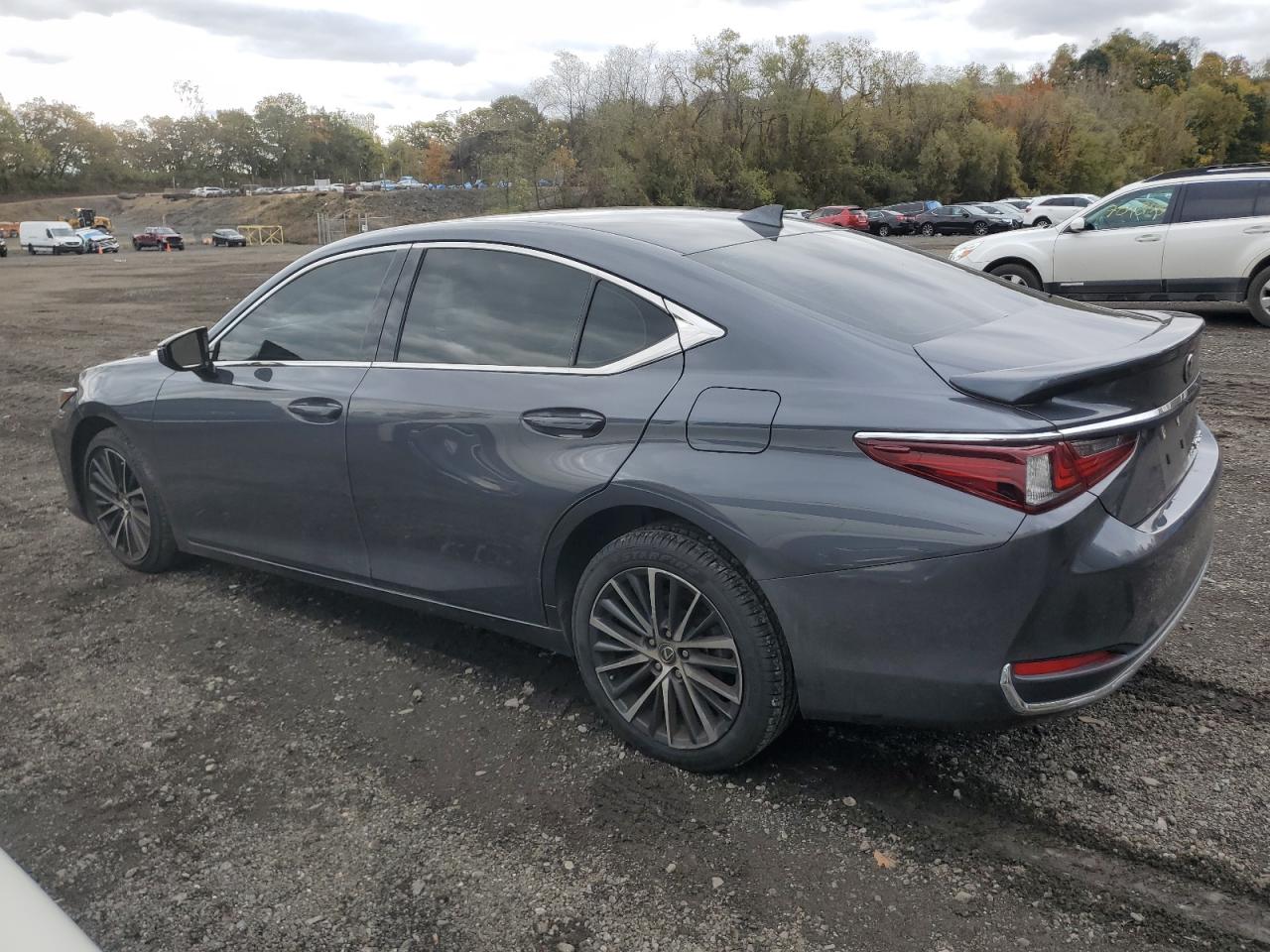 Lexus Es 250 Base Image 3