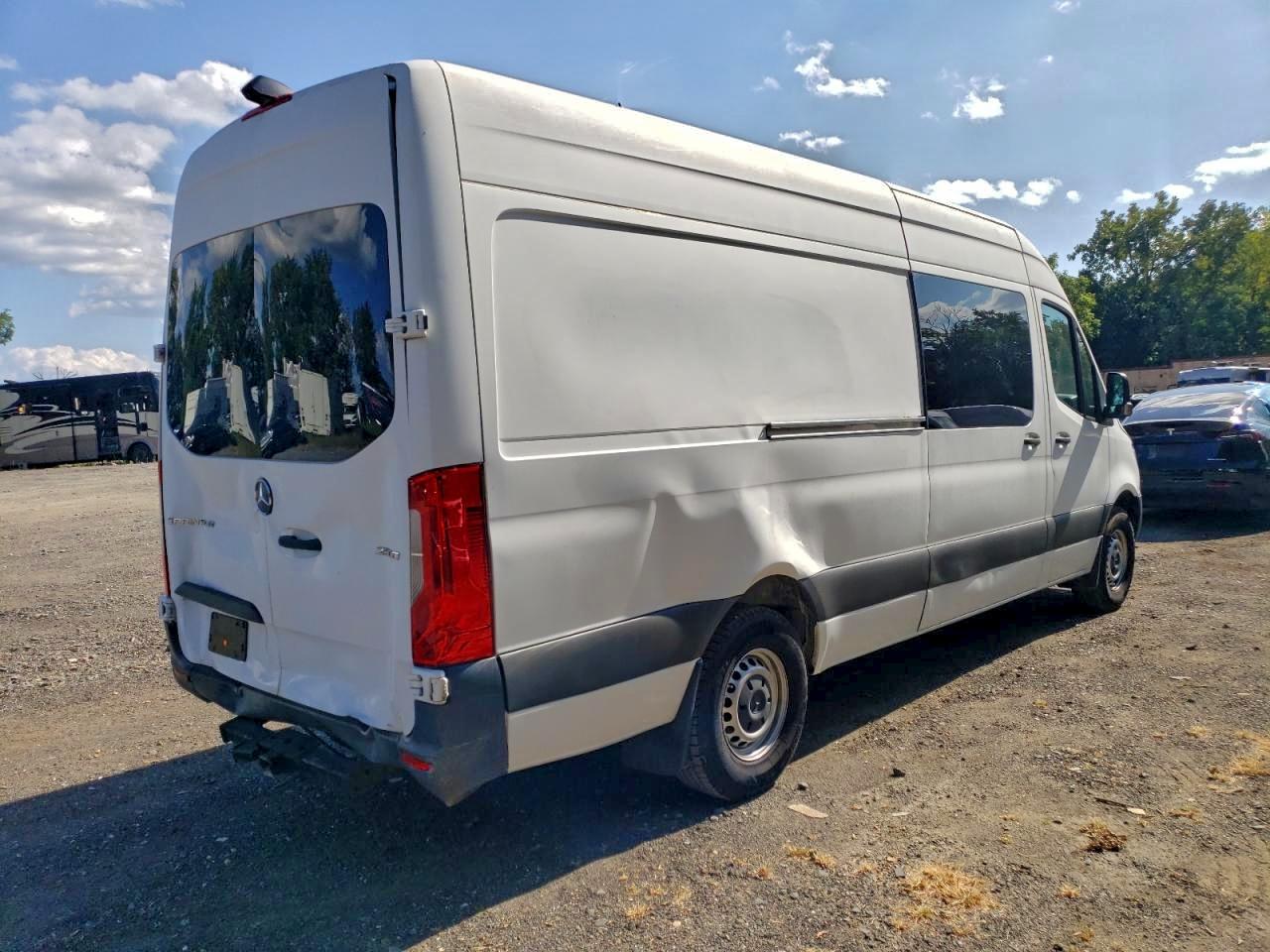 Mercedes-Benz Sprinter 2500/3500 Image 9