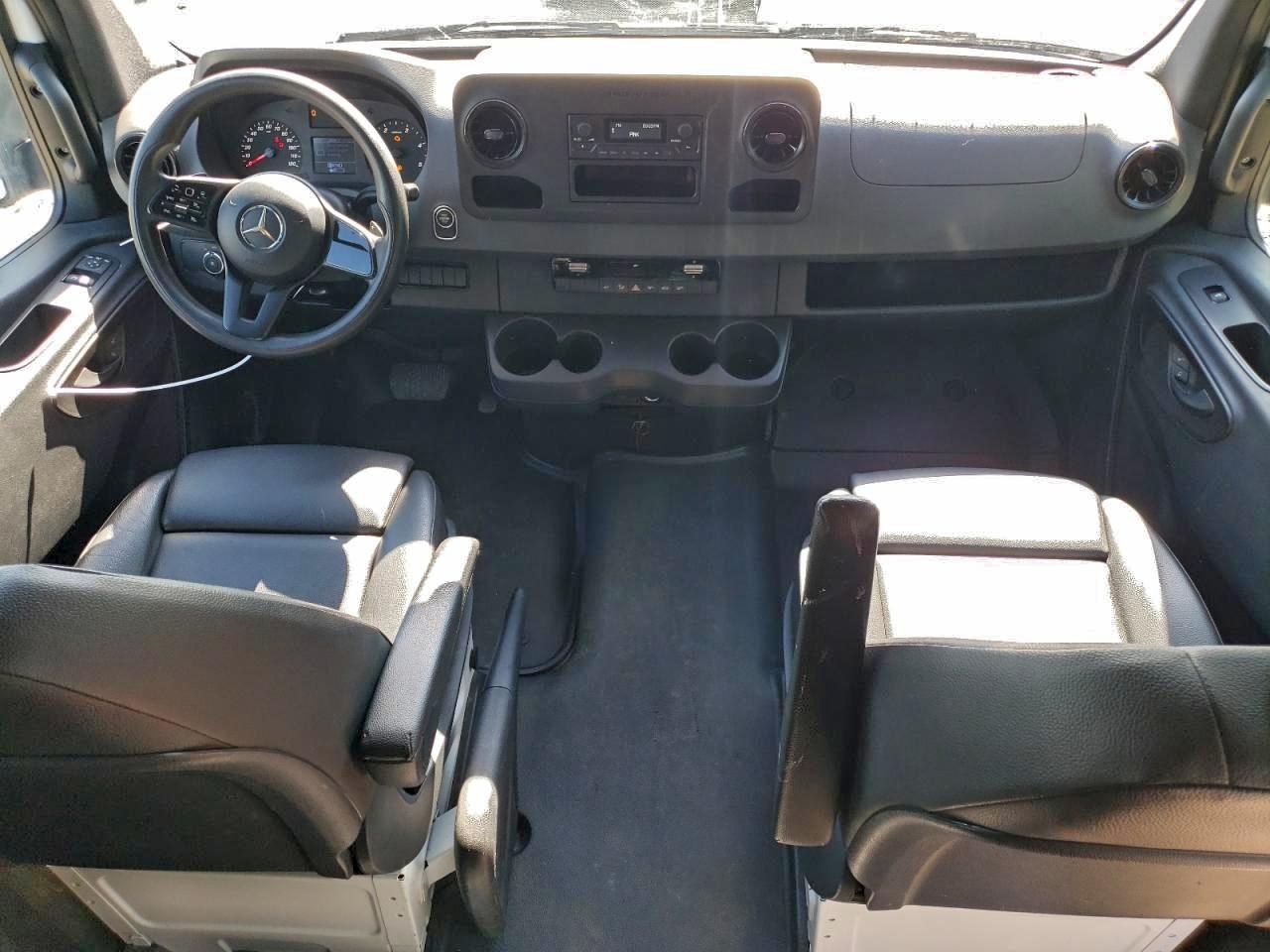 Mercedes-Benz Sprinter 2500/3500 Image 5