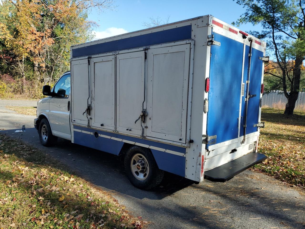 GMC Savana Cutaway G3500 Image 6