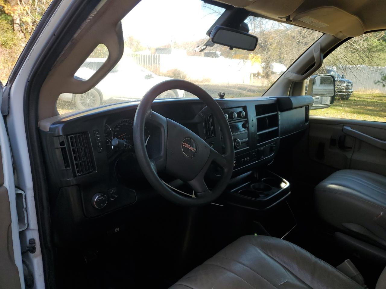 GMC Savana Cutaway G3500 Image 12