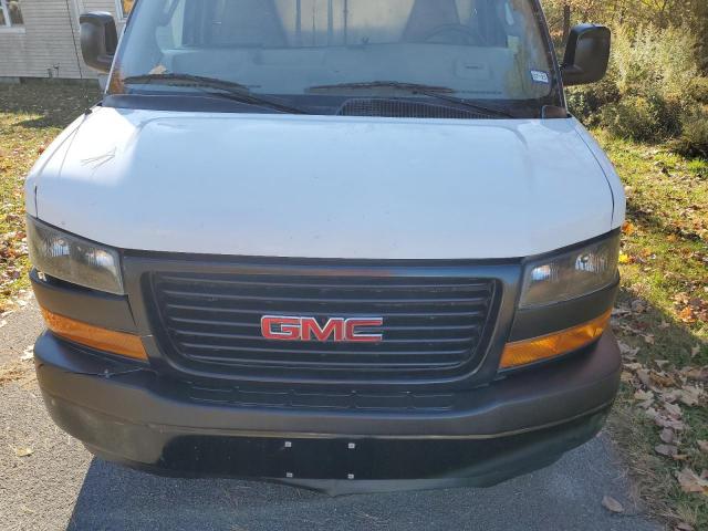 GMC Savana Cutaway G3500 Image 10