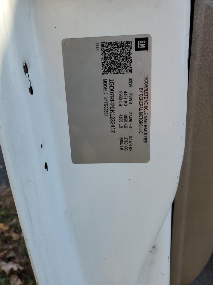 GMC Savana Cutaway G3500 Image 9