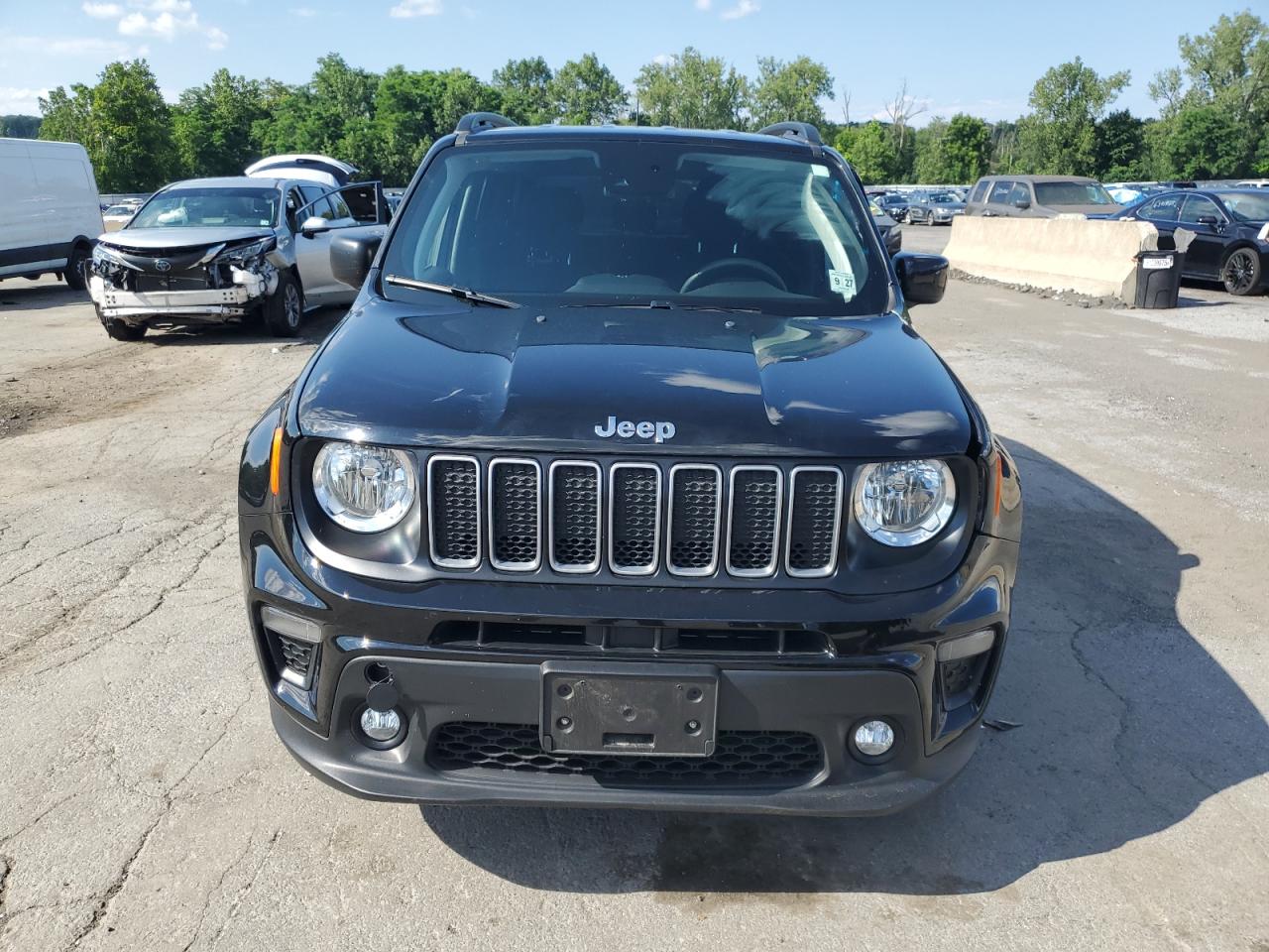 Jeep Renegade Latitude Image 3