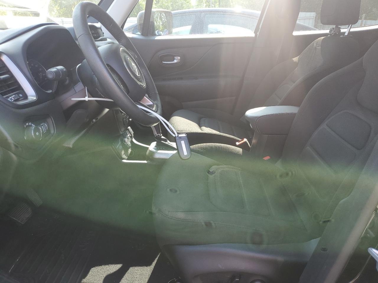 Jeep Renegade Latitude Image 12