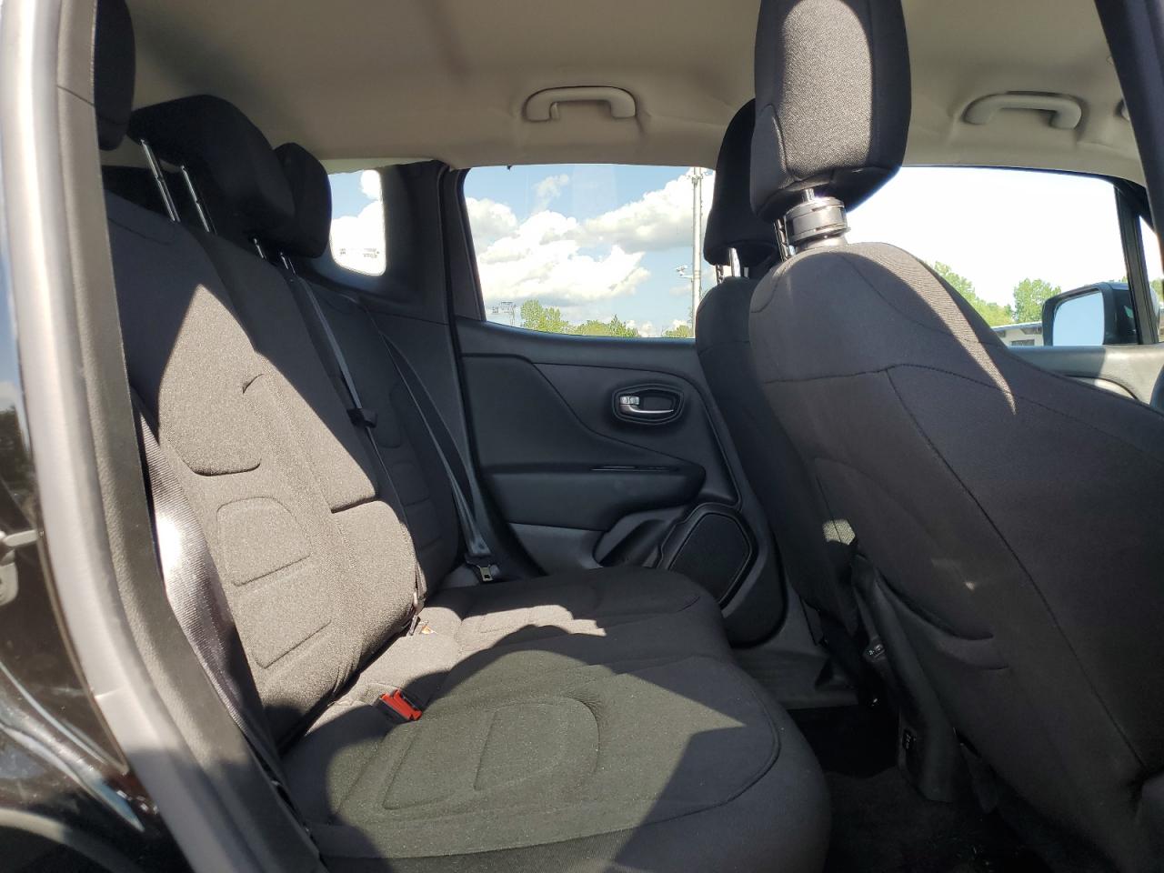 Jeep Renegade Latitude Image 9