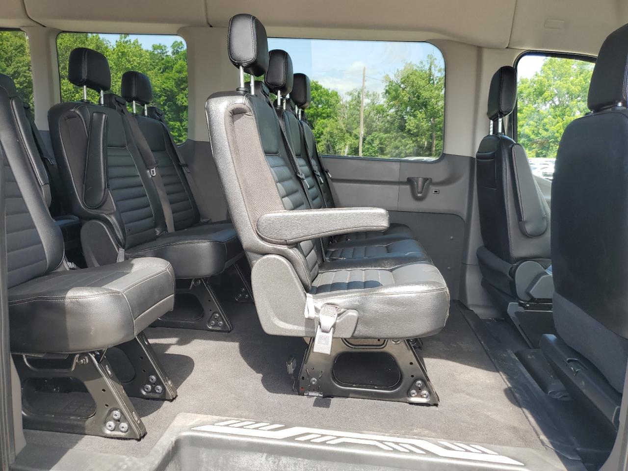 Ford Transit T-350 Image 10