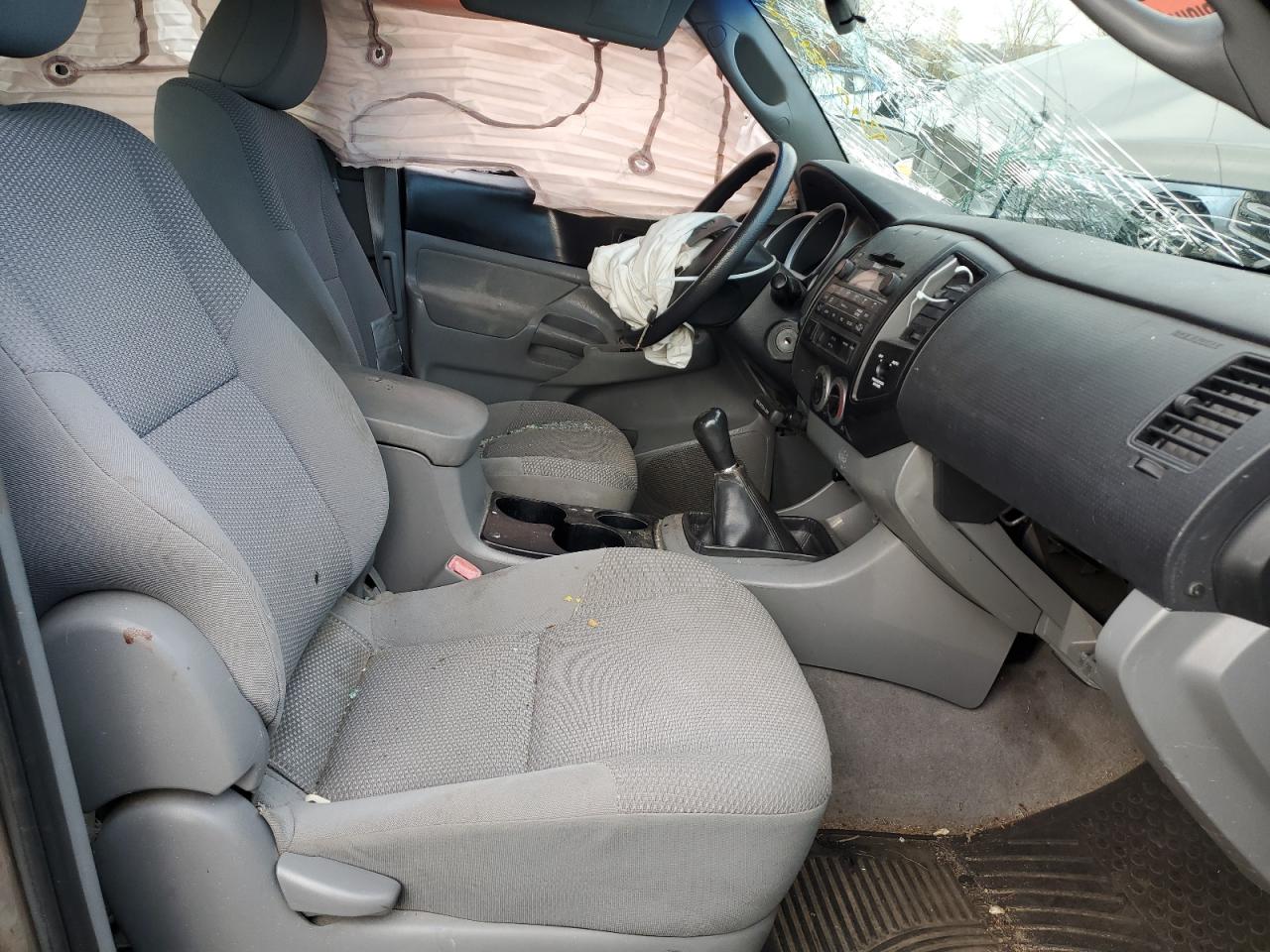 Toyota Tacoma Access Cab Image 13