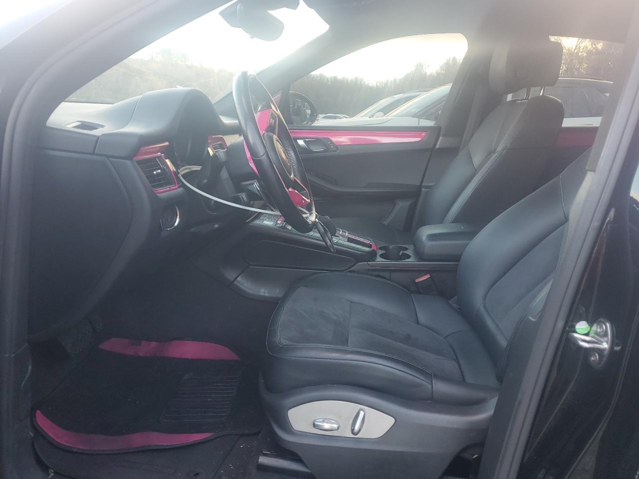 Porsche Macan Image 2