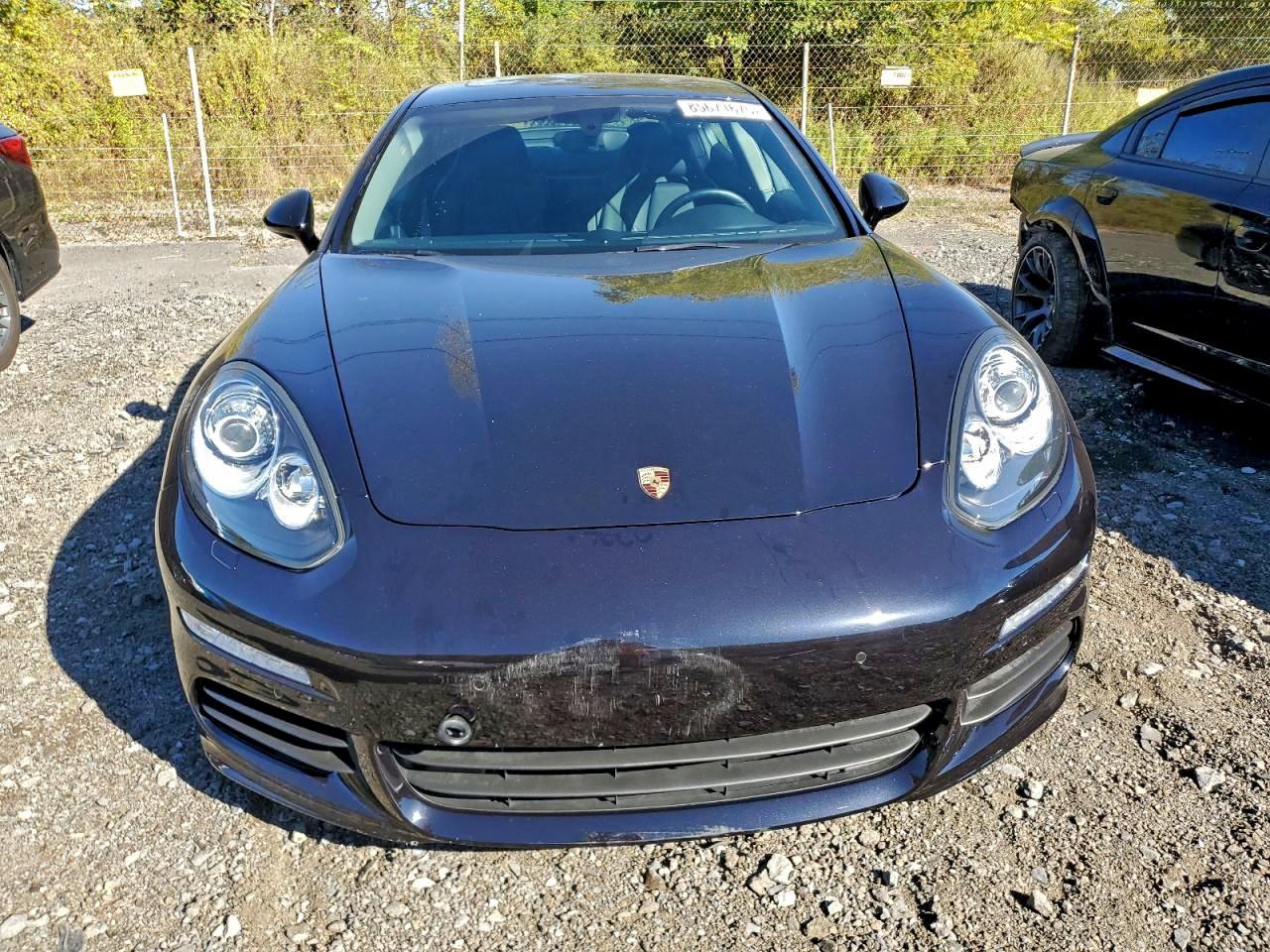 Porsche Panamera 2 Image 2