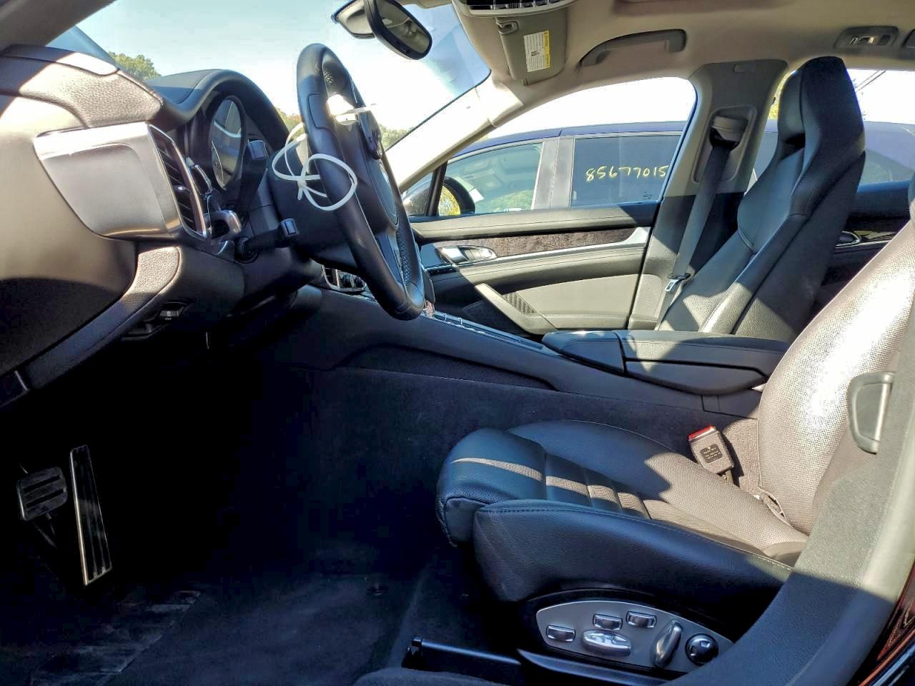 Porsche Panamera 2 Image 11