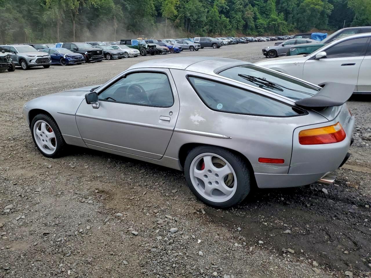 Porsche 928 S-4 Image 11
