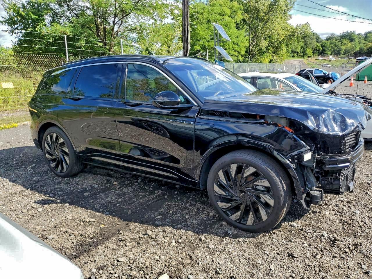 Lincoln Nautilus Black Label Image 10