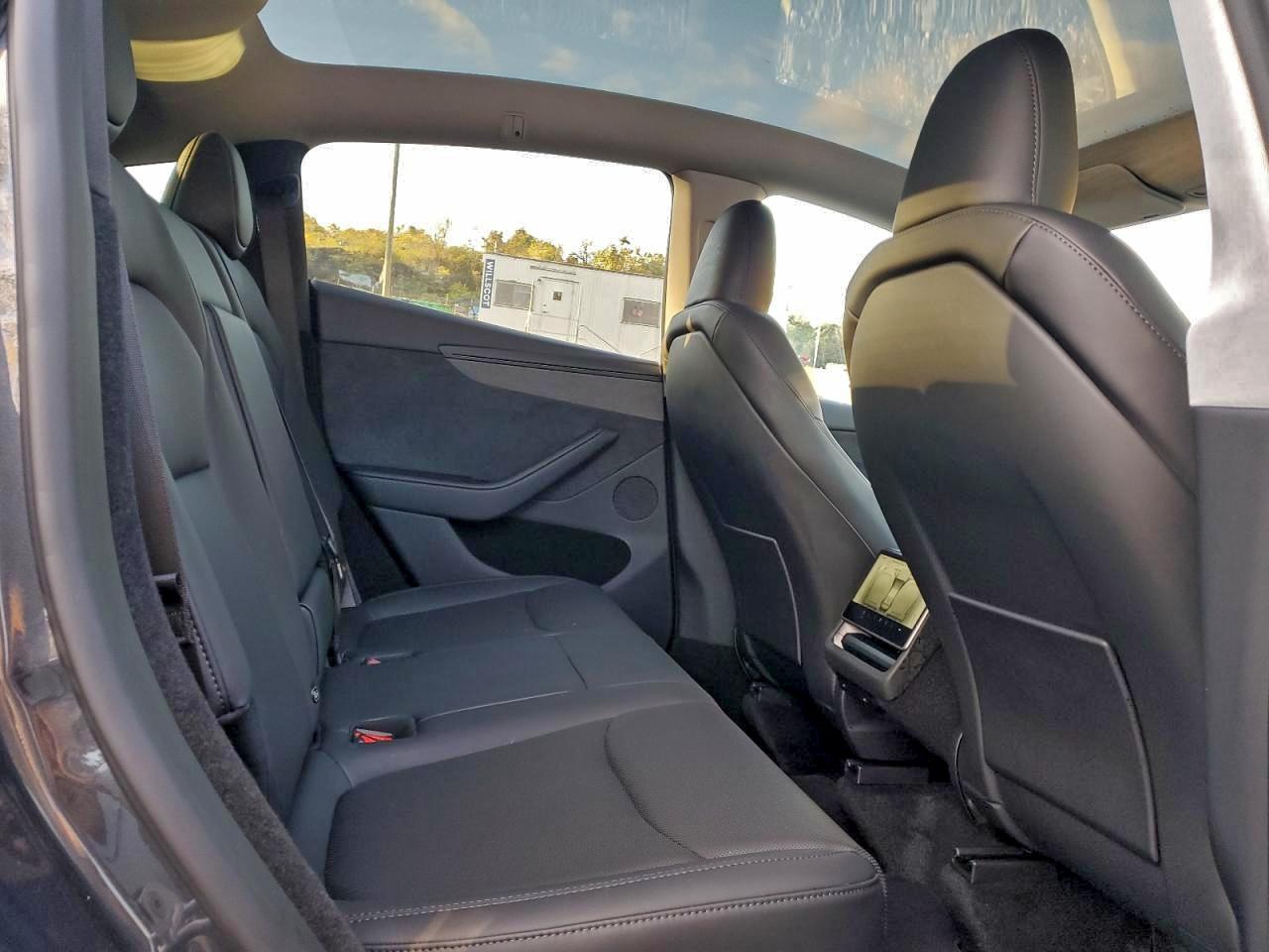 Tesla Model Y Image 7