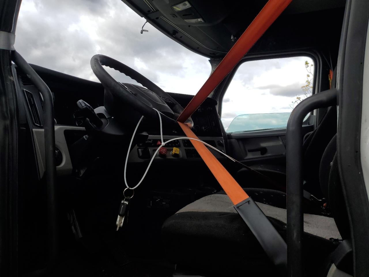 Freightliner Cascadia 1 Image 3