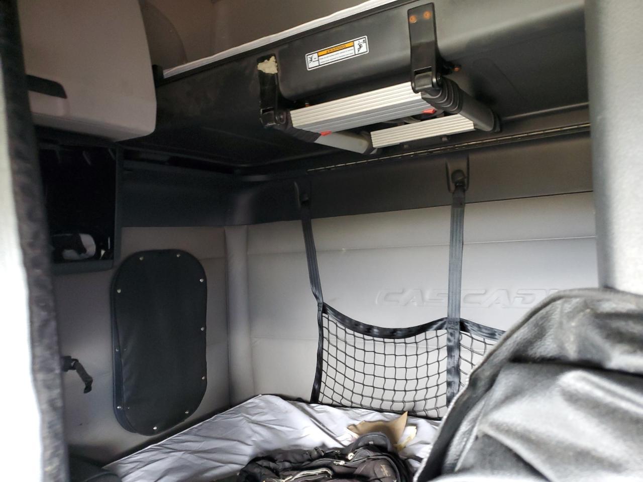 Freightliner Cascadia 1 Image 10