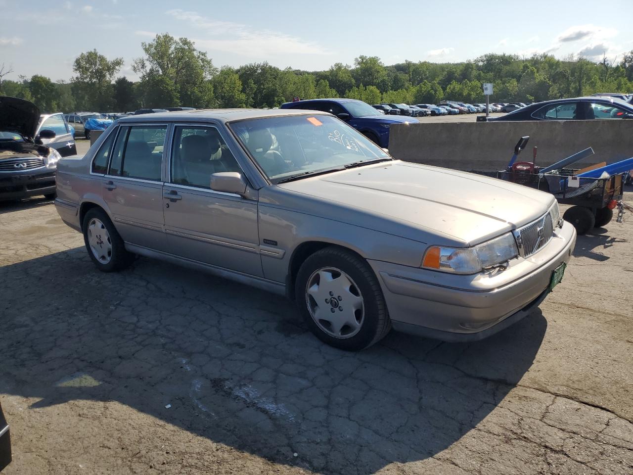 Volvo 960 Image 2