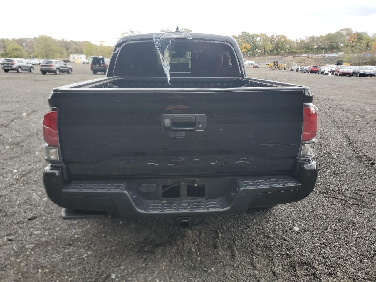 Toyota Tacoma Double Cab Image 4