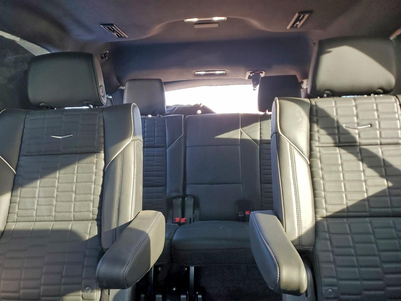 Cadillac Escalade Image 10