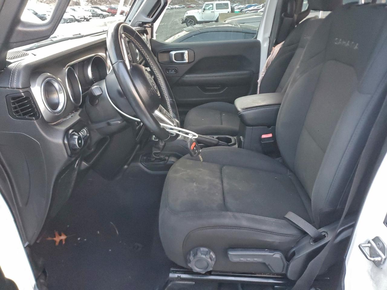 Jeep Wrangler Sahara Image 4