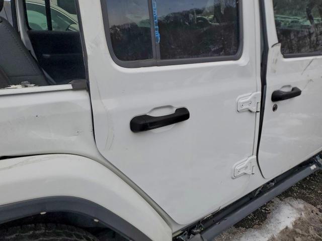 Jeep Wrangler Sahara Image 10