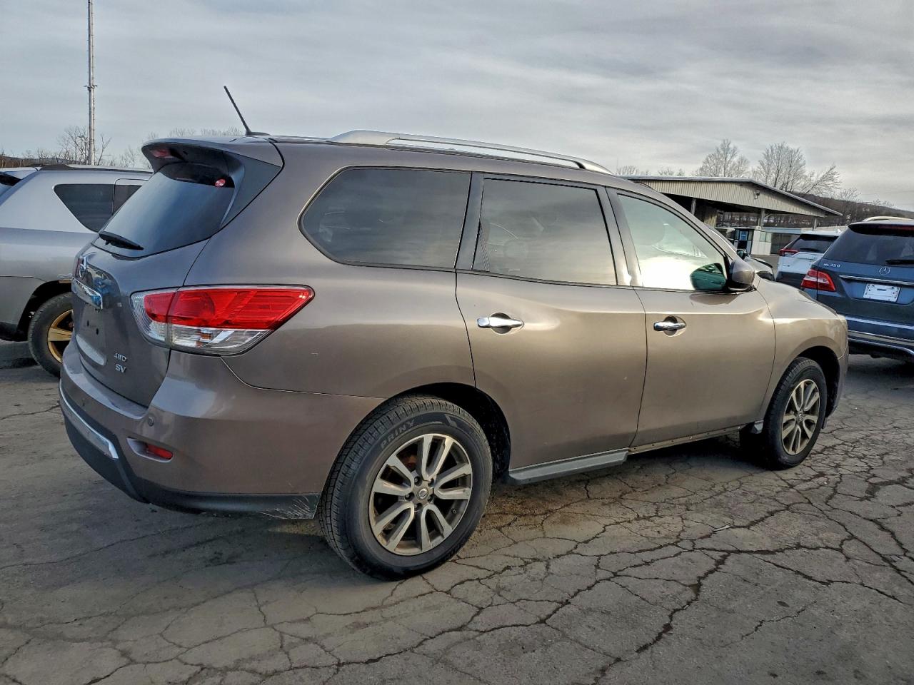 Nissan Pathfinder S Image 13