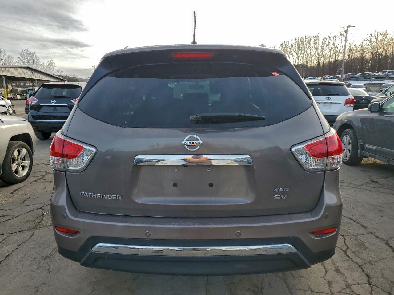 Nissan Pathfinder S Image 2