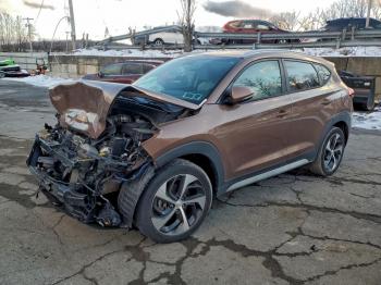  Salvage Hyundai TUCSON