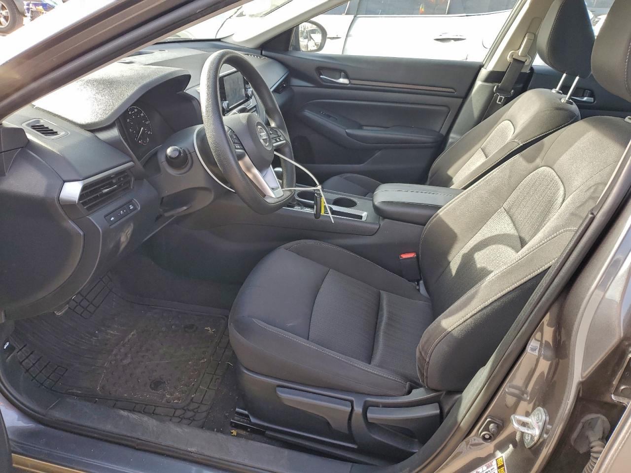 Nissan Altima S Image 7