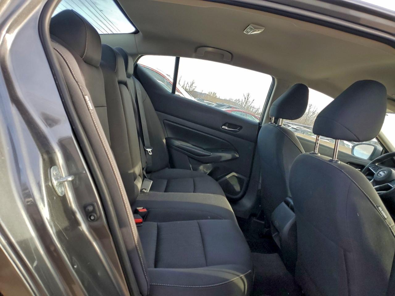 Nissan Altima S Image 12