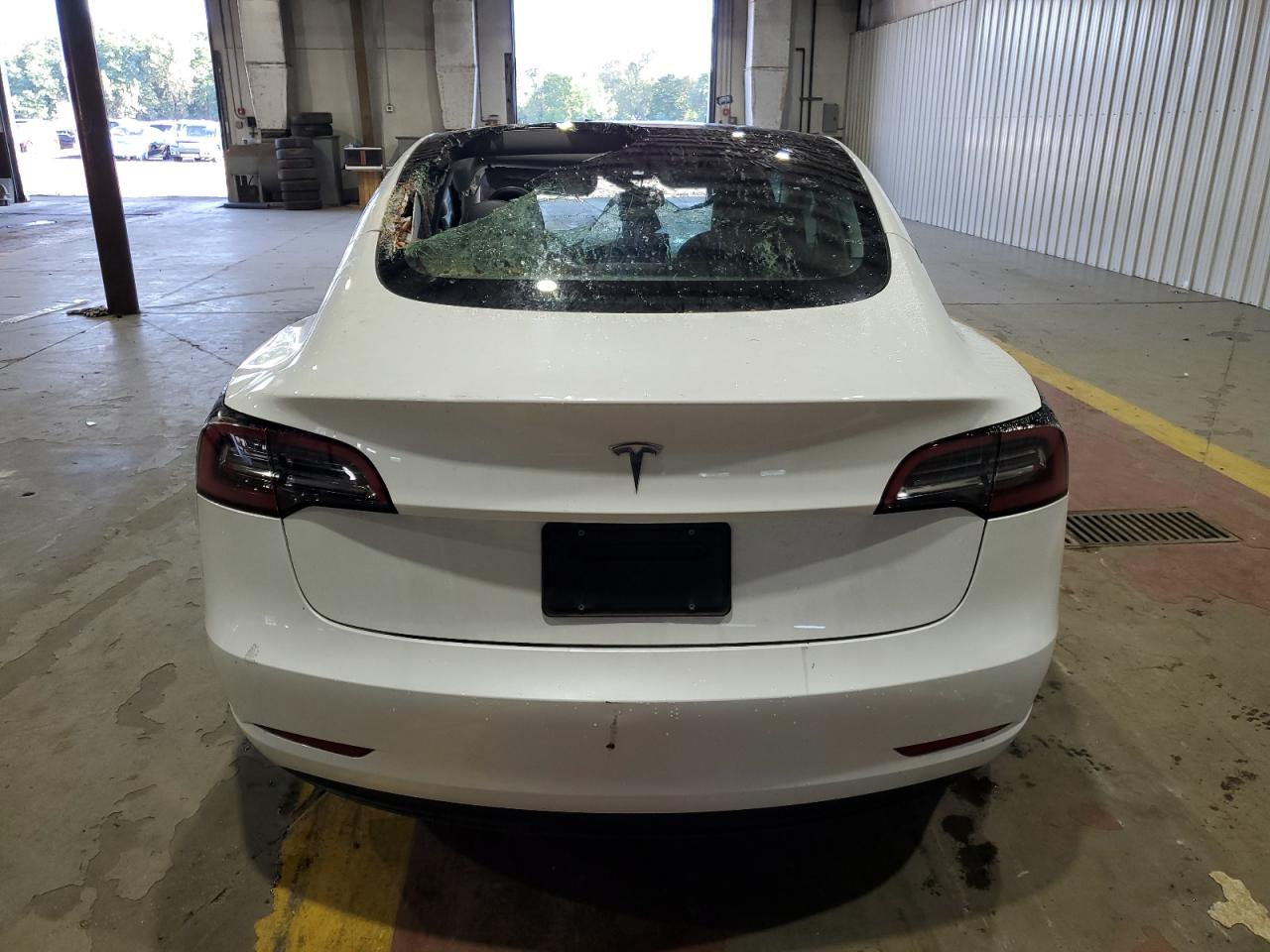 Tesla Model 3 Image 4