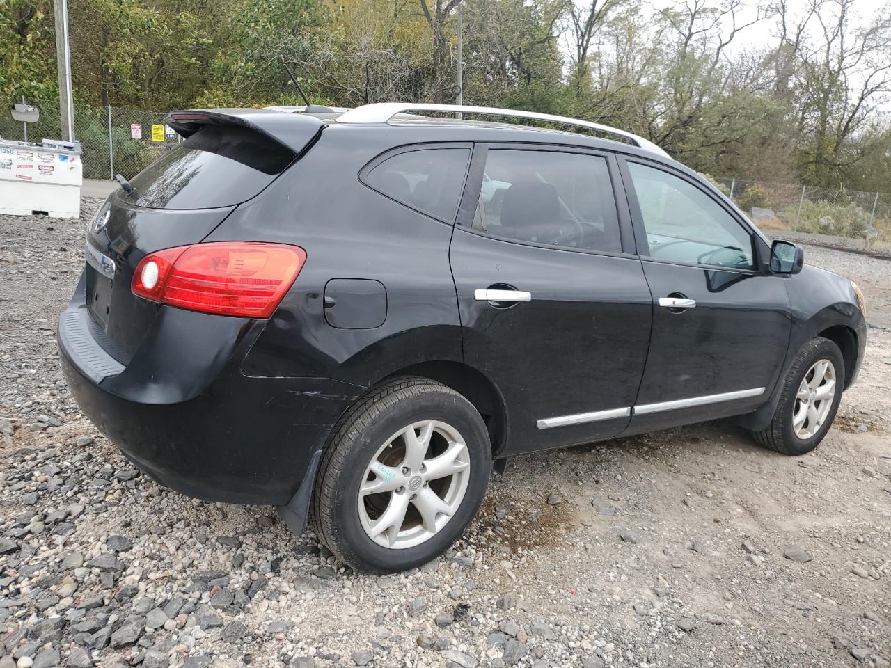 Nissan Rogue S Image 9