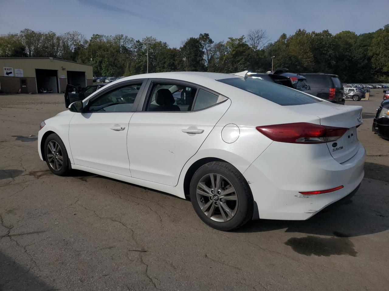 Hyundai ELANTRA Sel Image 2