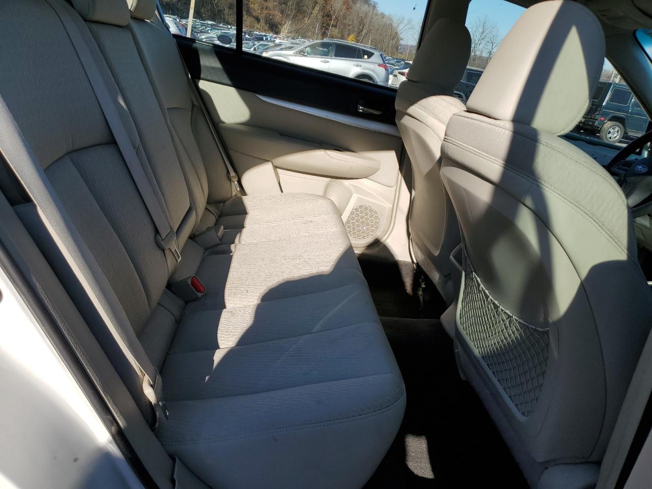 Subaru Legacy 2.5i Image 6