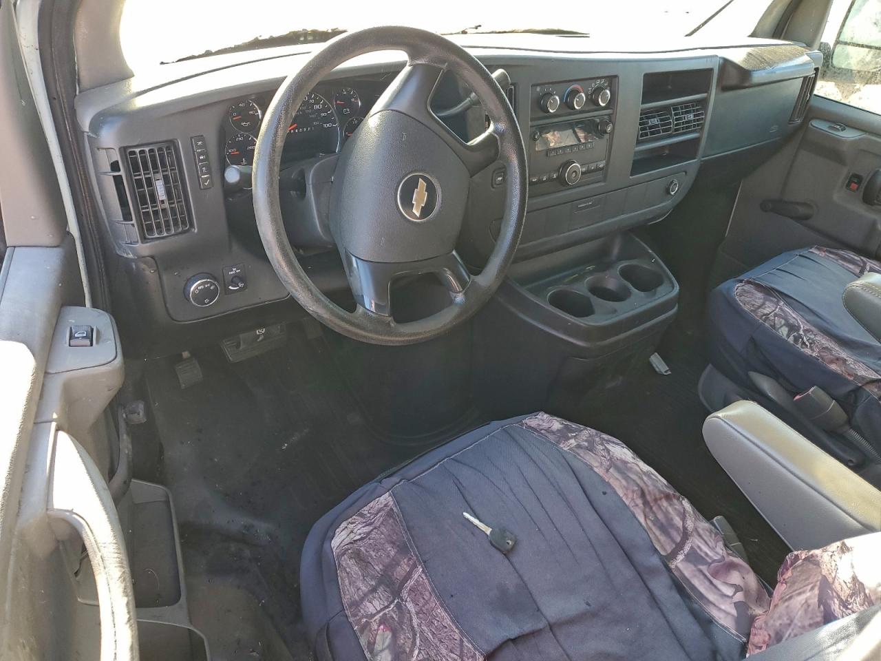 Chevrolet Express Image 7