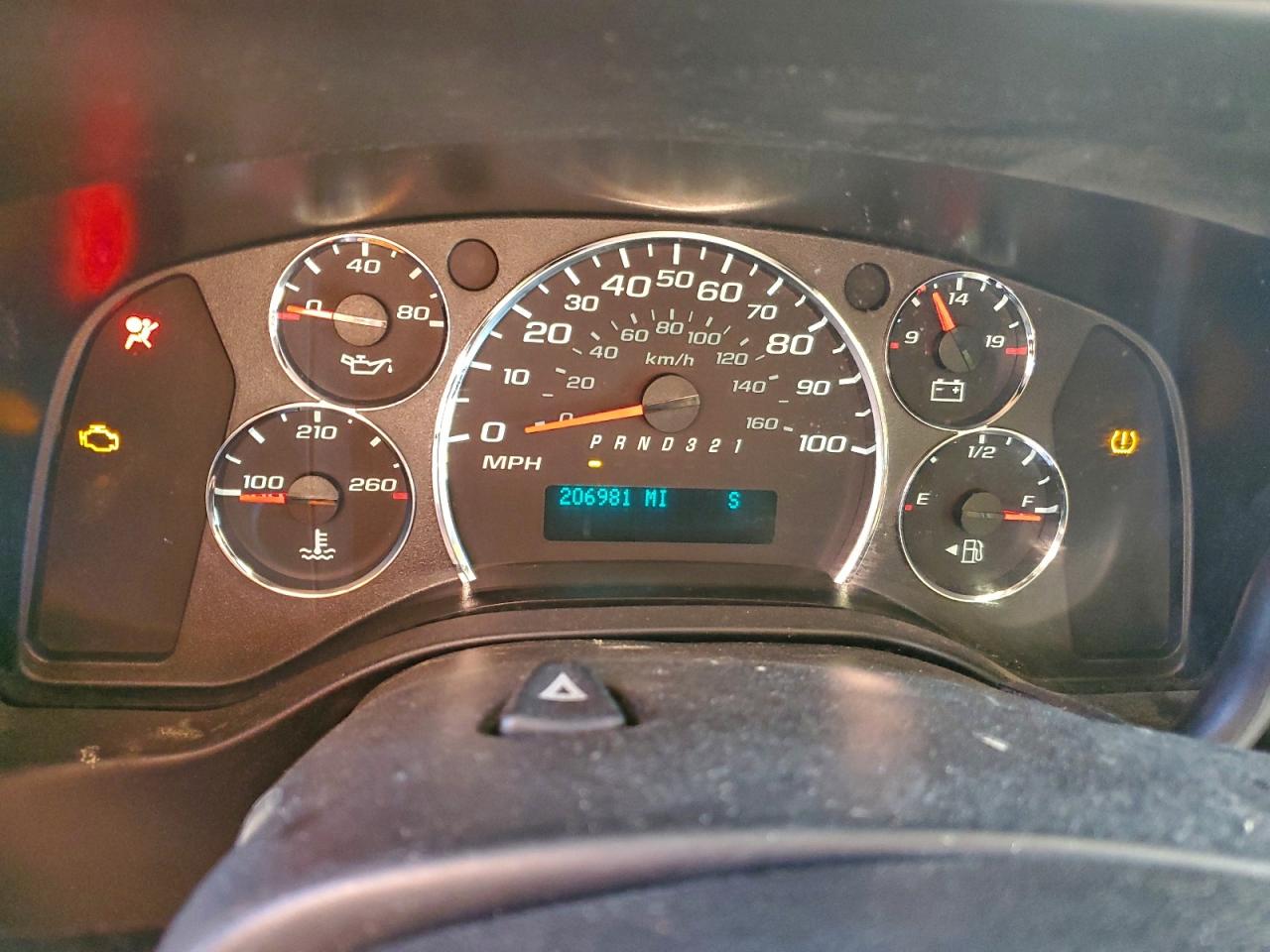 Chevrolet Express Image 6