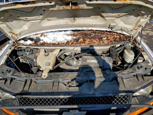 Chevrolet Express Image 10