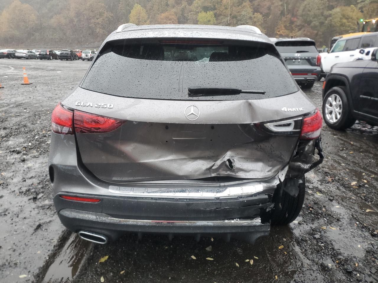 Mercedes-Benz GLA 250 4matic Image 8