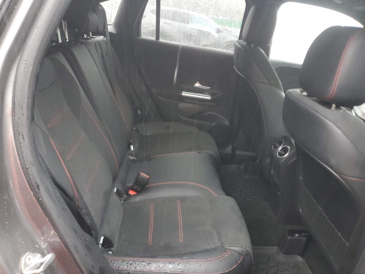 Mercedes-Benz GLA 250 4matic Image 9